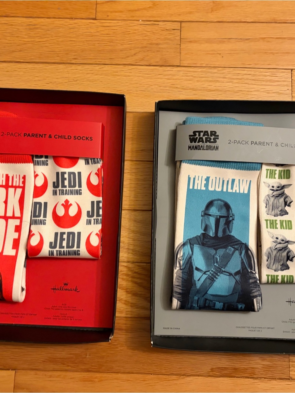 Hallmark Star Wars parent and child Socks Set - Mandalorian set and Jedi set